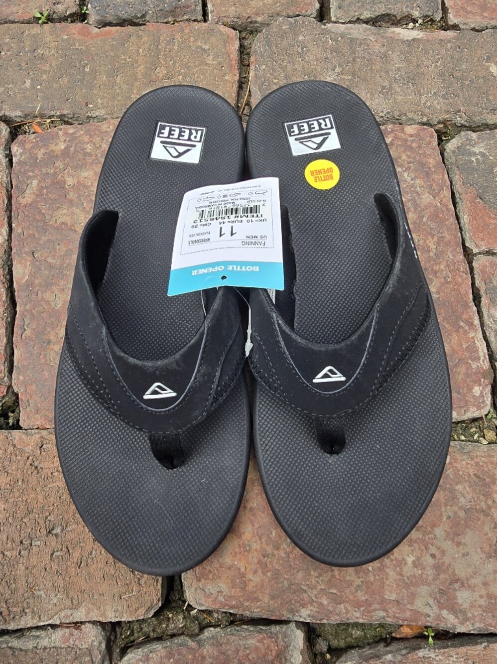 Reef Fanning Men's Water Friendly Flip Flops With Bottle Opener NWT  11 Black